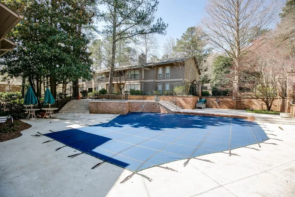 8740 Roswell Road Unit 6k, Sandy Springs, Georgia 30350, 3 Bedrooms Bedrooms, ,2 BathroomsBathrooms,Residential,Sold,8740 Roswell Road Unit 6k,6522822