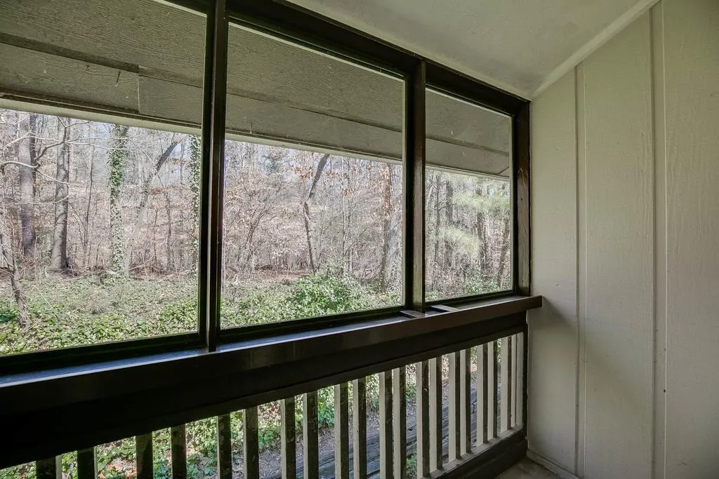 8740 Roswell Road Unit 6k, Sandy Springs, Georgia 30350, 3 Bedrooms Bedrooms, ,2 BathroomsBathrooms,Residential,Sold,8740 Roswell Road Unit 6k,6522822