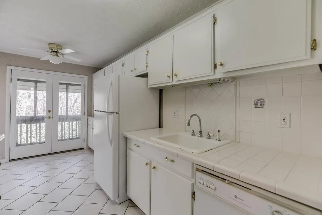8740 Roswell Road Unit 6k, Sandy Springs, Georgia 30350, 3 Bedrooms Bedrooms, ,2 BathroomsBathrooms,Residential,Sold,8740 Roswell Road Unit 6k,6522822