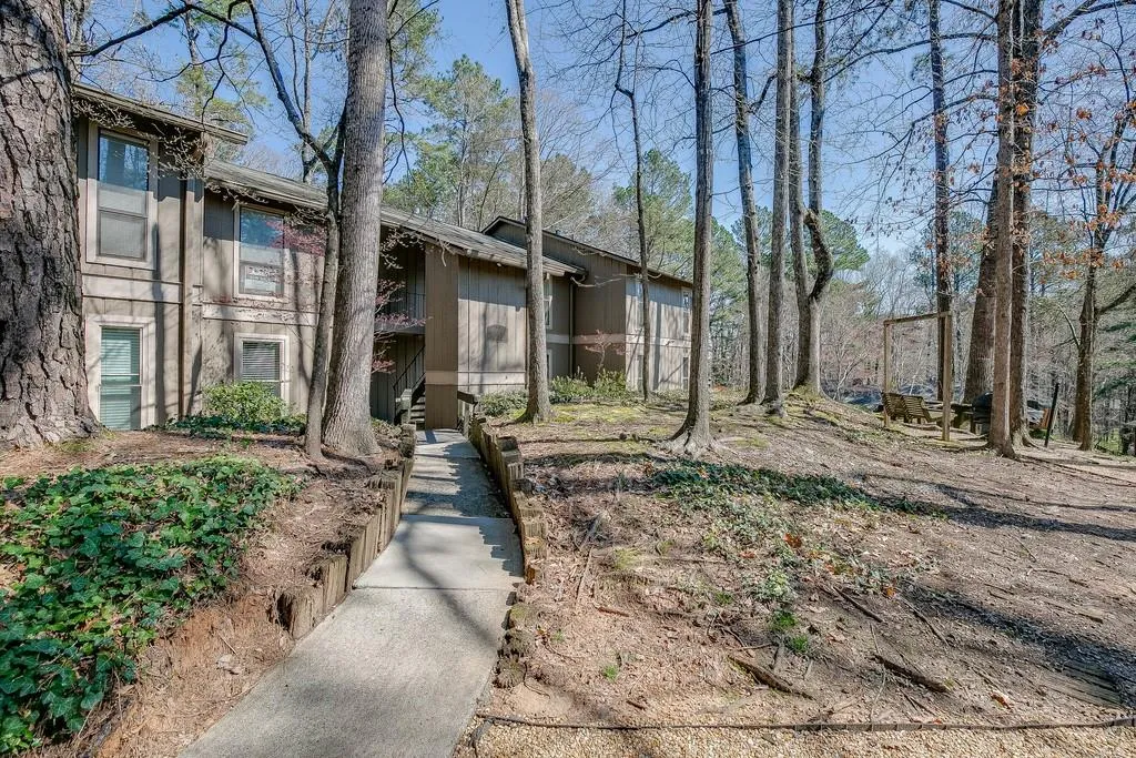 8740 Roswell Road Unit 6k, Sandy Springs, Georgia 30350, 3 Bedrooms Bedrooms, ,2 BathroomsBathrooms,Residential,Sold,8740 Roswell Road Unit 6k,6522822