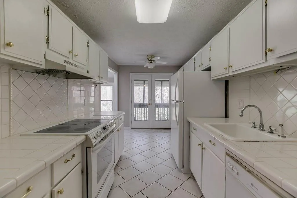 8740 Roswell Road Unit 6k, Sandy Springs, Georgia 30350, 3 Bedrooms Bedrooms, ,2 BathroomsBathrooms,Residential,Sold,8740 Roswell Road Unit 6k,6522822