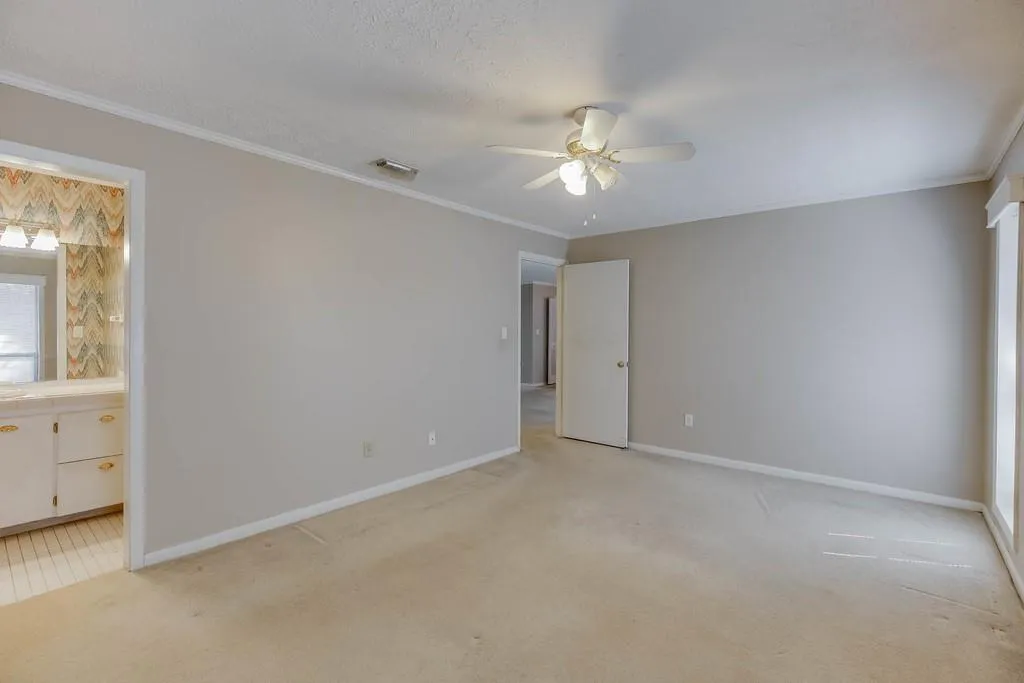 8740 Roswell Road Unit 6k, Sandy Springs, Georgia 30350, 3 Bedrooms Bedrooms, ,2 BathroomsBathrooms,Residential,Sold,8740 Roswell Road Unit 6k,6522822