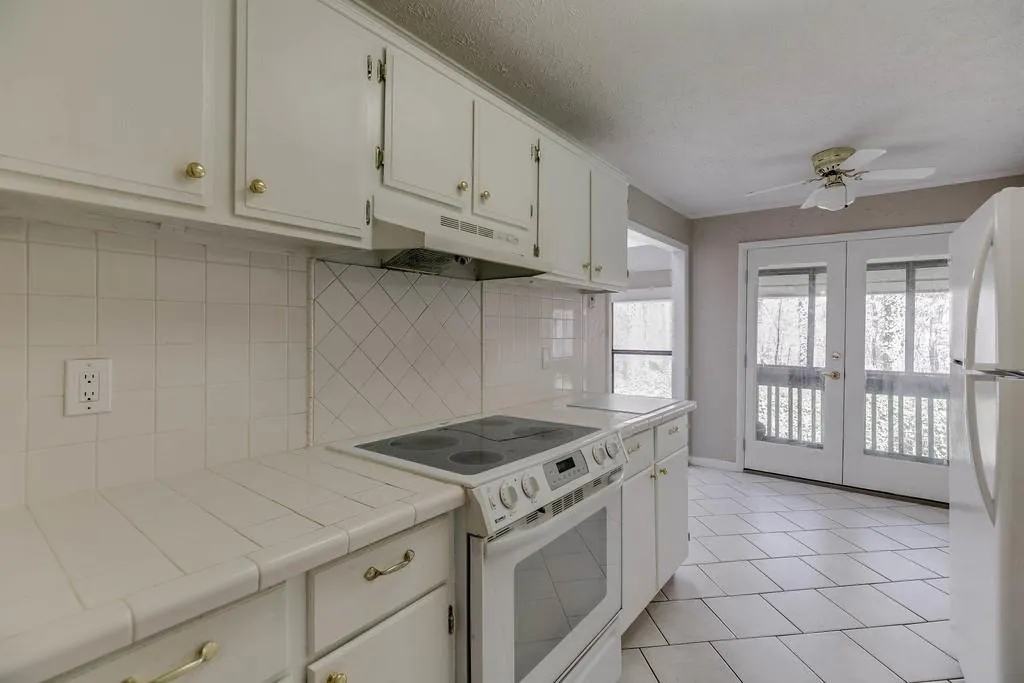 8740 Roswell Road Unit 6k, Sandy Springs, Georgia 30350, 3 Bedrooms Bedrooms, ,2 BathroomsBathrooms,Residential,Sold,8740 Roswell Road Unit 6k,6522822