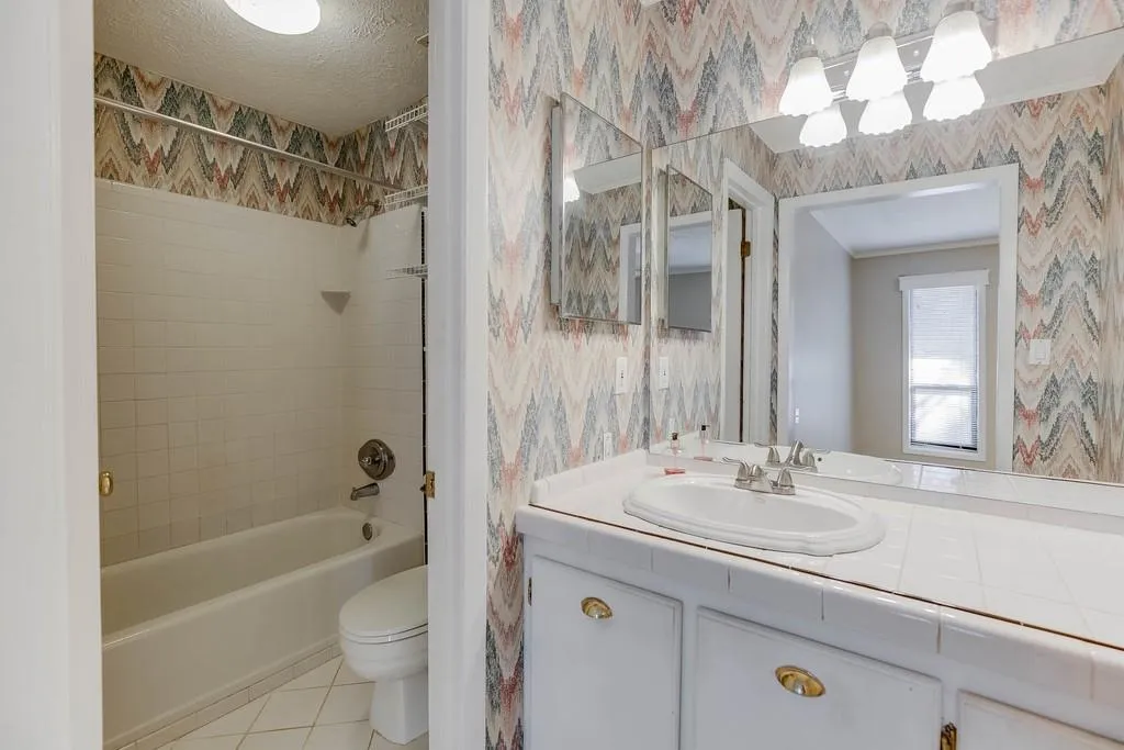 8740 Roswell Road Unit 6k, Sandy Springs, Georgia 30350, 3 Bedrooms Bedrooms, ,2 BathroomsBathrooms,Residential,Sold,8740 Roswell Road Unit 6k,6522822