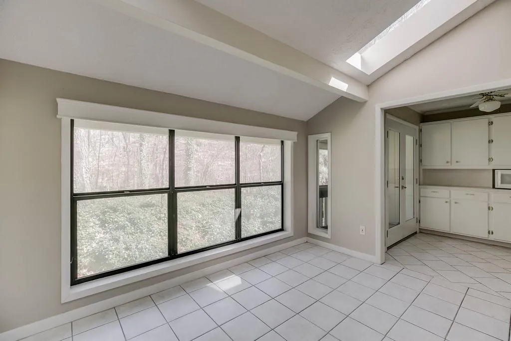 8740 Roswell Road Unit 6k, Sandy Springs, Georgia 30350, 3 Bedrooms Bedrooms, ,2 BathroomsBathrooms,Residential,Sold,8740 Roswell Road Unit 6k,6522822