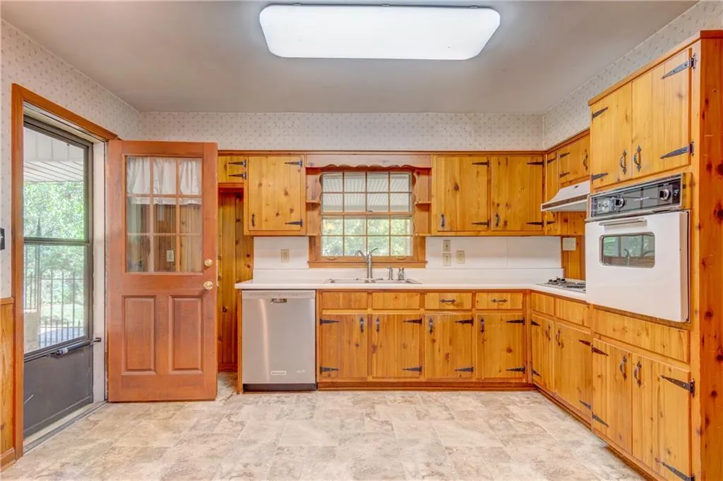 5885 Garber Drive, Sandy Springs, Georgia 30328, 4 Bedrooms Bedrooms, ,3 BathroomsBathrooms,Residential,Sold,5885 Garber Drive,5925803