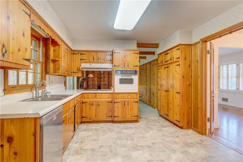 5885 Garber Drive, Sandy Springs, Georgia 30328, 4 Bedrooms Bedrooms, ,3 BathroomsBathrooms,Residential,Sold,5885 Garber Drive,5925803