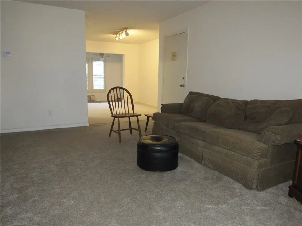 6700 Roswell Road Unit 32a, Atlanta, Georgia 30328, 2 Bedrooms Bedrooms, ,2 BathroomsBathrooms,Residential,Sold,6700 Roswell Road Unit 32a,5991136