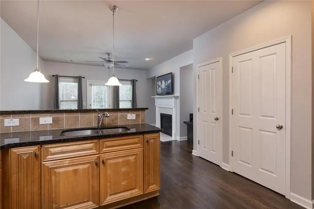 7235 Highland Bluff, Sandy Springs, Georgia 30328, 3 Bedrooms Bedrooms, ,3 BathroomsBathrooms,Residential,Sold,7235 Highland Bluff,5933906
