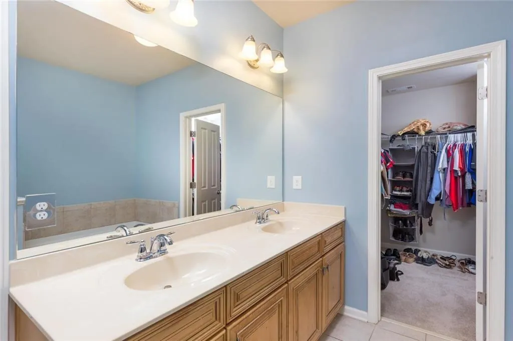 7235 Highland Bluff, Sandy Springs, Georgia 30328, 3 Bedrooms Bedrooms, ,3 BathroomsBathrooms,Residential,Sold,7235 Highland Bluff,5933906