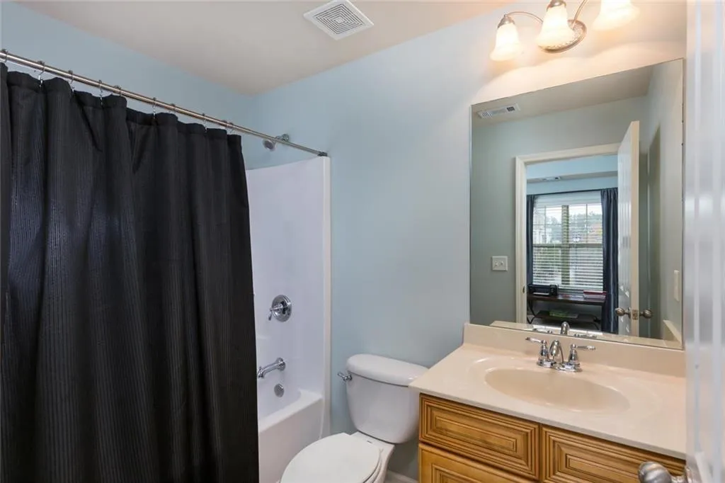 7235 Highland Bluff, Sandy Springs, Georgia 30328, 3 Bedrooms Bedrooms, ,3 BathroomsBathrooms,Residential,Sold,7235 Highland Bluff,5933906