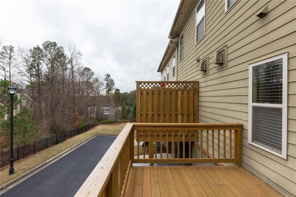 7235 Highland Bluff, Sandy Springs, Georgia 30328, 3 Bedrooms Bedrooms, ,3 BathroomsBathrooms,Residential,Sold,7235 Highland Bluff,5933906