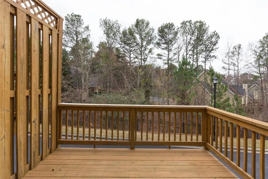 7235 Highland Bluff, Sandy Springs, Georgia 30328, 3 Bedrooms Bedrooms, ,3 BathroomsBathrooms,Residential,Sold,7235 Highland Bluff,5933906