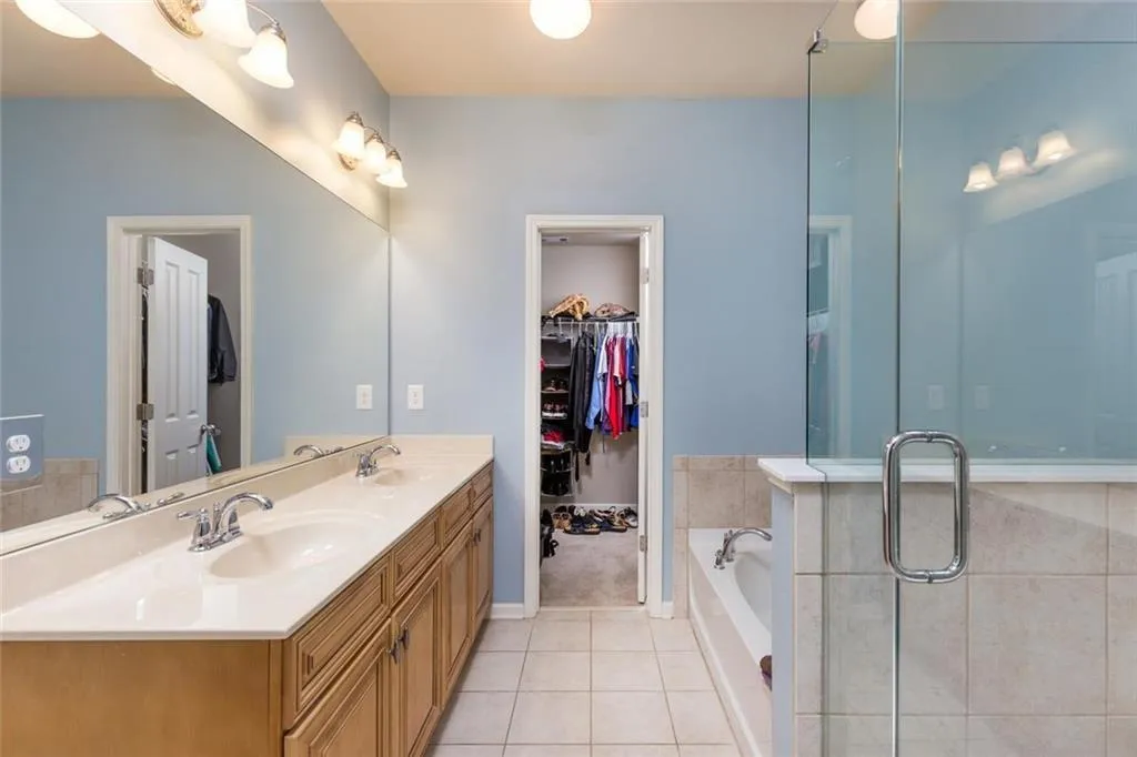 7235 Highland Bluff, Sandy Springs, Georgia 30328, 3 Bedrooms Bedrooms, ,3 BathroomsBathrooms,Residential,Sold,7235 Highland Bluff,5933906