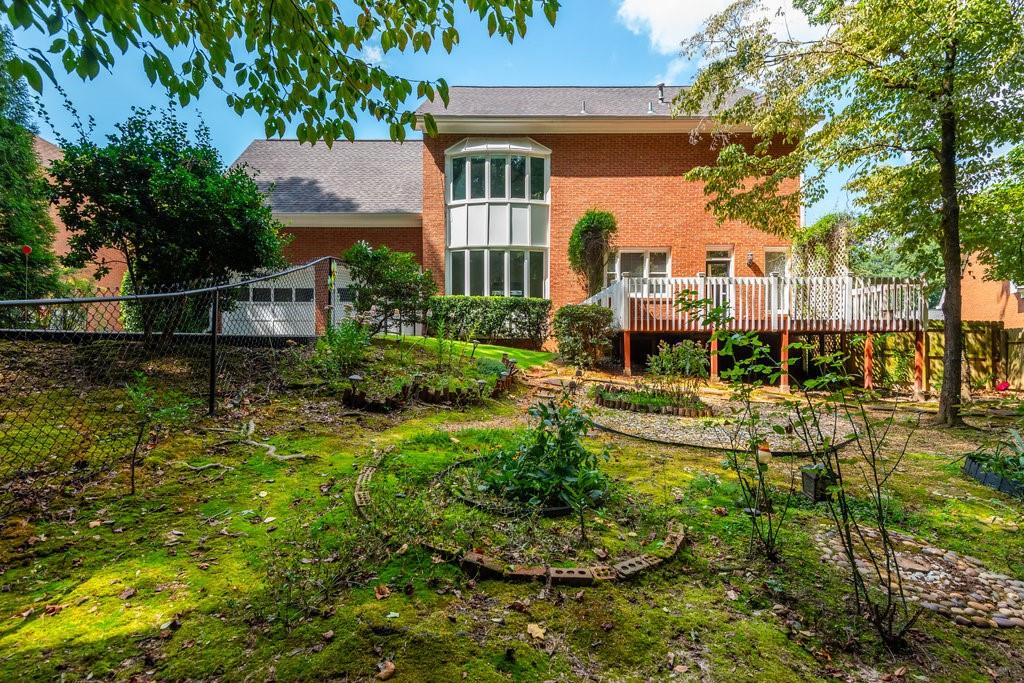 2075 Dunwoody Heritage Drive, Sandy Springs, Georgia 30350, 4 Bedrooms Bedrooms, ,2 BathroomsBathrooms,Residential,Sold,2075 Dunwoody Heritage Drive,7274122