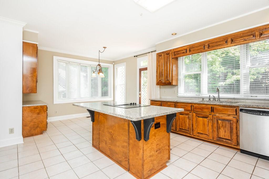 2075 Dunwoody Heritage Drive, Sandy Springs, Georgia 30350, 4 Bedrooms Bedrooms, ,2 BathroomsBathrooms,Residential,Sold,2075 Dunwoody Heritage Drive,7274122