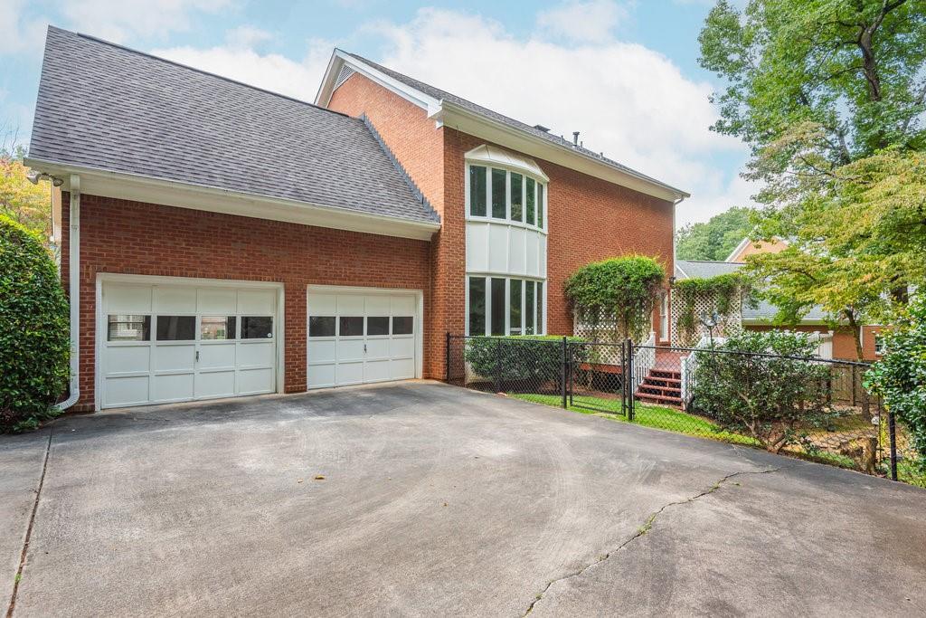 2075 Dunwoody Heritage Drive, Sandy Springs, Georgia 30350, 4 Bedrooms Bedrooms, ,2 BathroomsBathrooms,Residential,Sold,2075 Dunwoody Heritage Drive,7274122