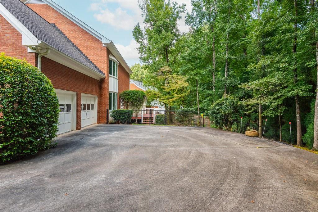 2075 Dunwoody Heritage Drive, Sandy Springs, Georgia 30350, 4 Bedrooms Bedrooms, ,2 BathroomsBathrooms,Residential,Sold,2075 Dunwoody Heritage Drive,7274122