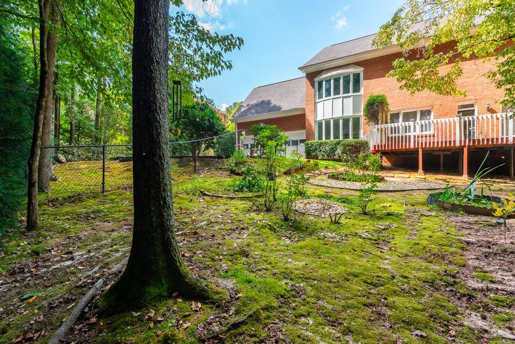 2075 Dunwoody Heritage Drive, Sandy Springs, Georgia 30350, 4 Bedrooms Bedrooms, ,2 BathroomsBathrooms,Residential,Sold,2075 Dunwoody Heritage Drive,7274122