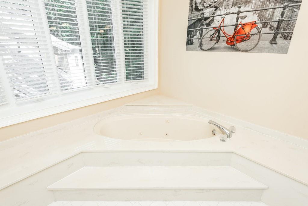 2075 Dunwoody Heritage Drive, Sandy Springs, Georgia 30350, 4 Bedrooms Bedrooms, ,2 BathroomsBathrooms,Residential,Sold,2075 Dunwoody Heritage Drive,7274122