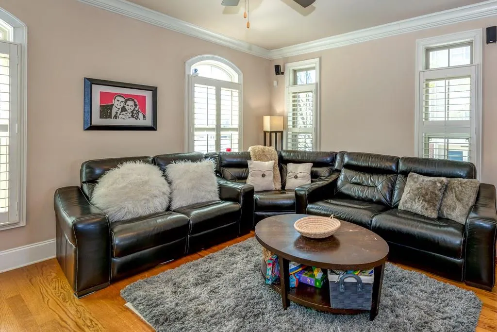 751 Berrydale Drive, Atlanta, Georgia 30328, 2 Bedrooms Bedrooms, ,2 BathroomsBathrooms,Residential,Sold,751 Berrydale Drive,5985507