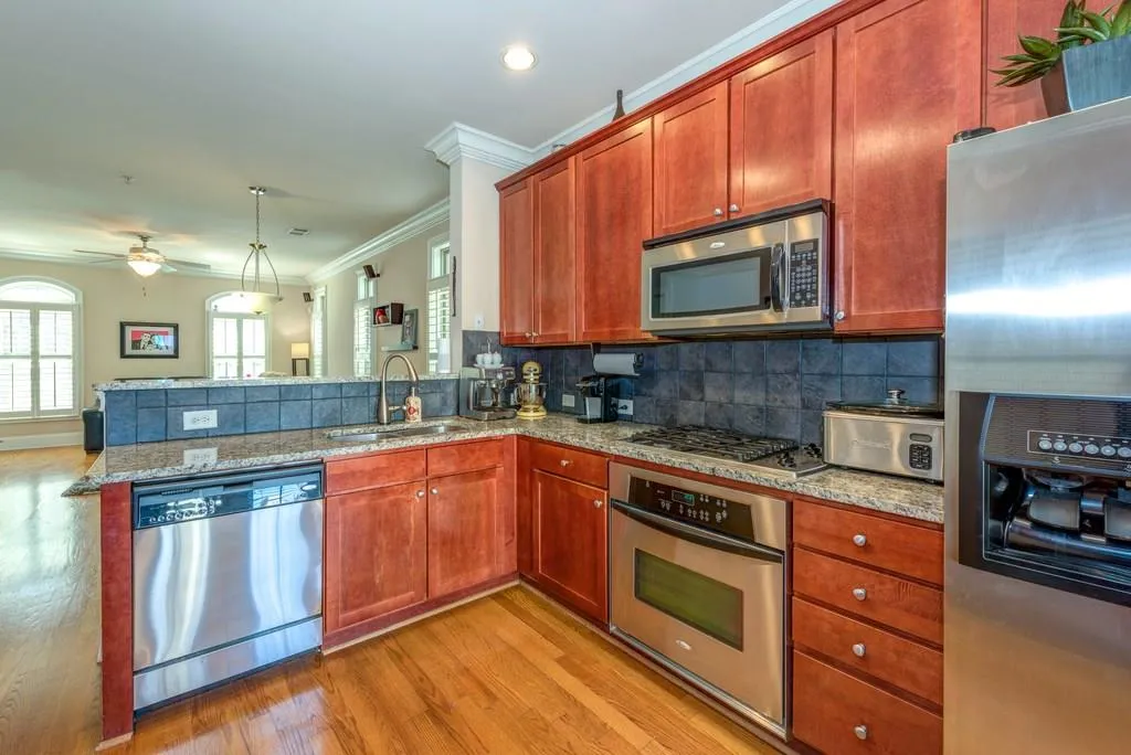751 Berrydale Drive, Atlanta, Georgia 30328, 2 Bedrooms Bedrooms, ,2 BathroomsBathrooms,Residential,Sold,751 Berrydale Drive,5985507