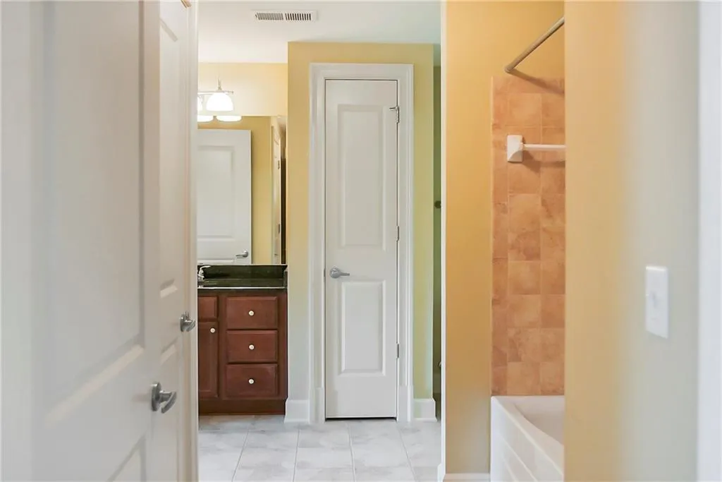 200 River Vista Drive Unit 606, Atlanta, Georgia 30339, 1 Bedroom Bedrooms, ,1 BathroomBathrooms,Residential,Sold,200 River Vista Drive Unit 606,6107045