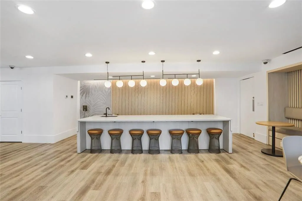 3324 Peachtree Road Ne Unit 2807, Atlanta, Georgia 30326, 1 Bedroom Bedrooms, ,1 BathroomBathrooms,Residential,For Sale,3324 Peachtree Road Ne Unit 2807,7544179