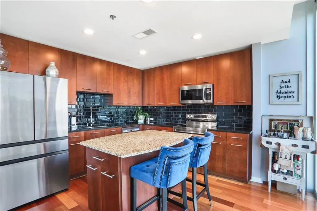 3324 Peachtree Road Ne Unit 2807, Atlanta, Georgia 30326, 1 Bedroom Bedrooms, ,1 BathroomBathrooms,Residential,For Sale,3324 Peachtree Road Ne Unit 2807,7544179