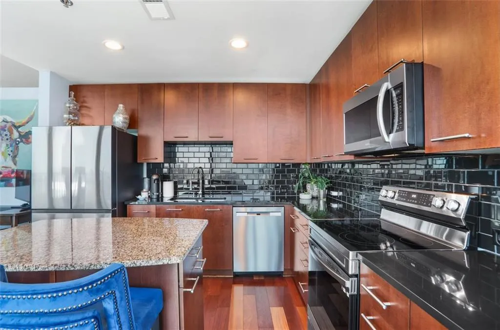 3324 Peachtree Road Ne Unit 2807, Atlanta, Georgia 30326, 1 Bedroom Bedrooms, ,1 BathroomBathrooms,Residential,For Sale,3324 Peachtree Road Ne Unit 2807,7544179