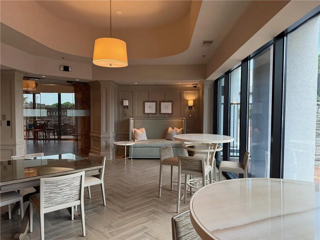 2255 Peachtree Road Ne Unit 322, Atlanta, Georgia 30309, 1 Bedroom Bedrooms, ,1 BathroomBathrooms,Residential,For Sale,2255 Peachtree Road Ne Unit 322,7633688