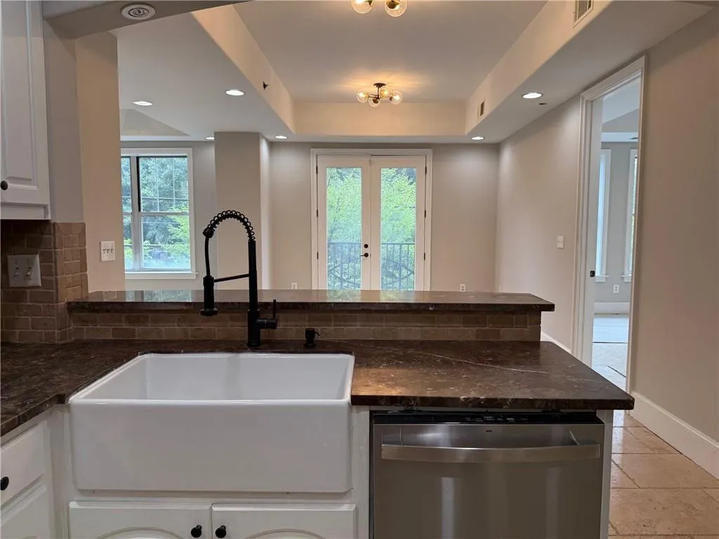 2255 Peachtree Road Ne Unit 322, Atlanta, Georgia 30309, 1 Bedroom Bedrooms, ,1 BathroomBathrooms,Residential,For Sale,2255 Peachtree Road Ne Unit 322,7633688