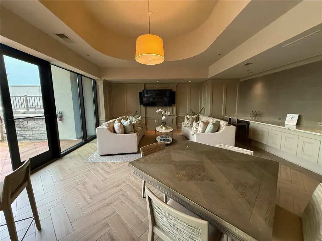 2255 Peachtree Road Ne Unit 322, Atlanta, Georgia 30309, 1 Bedroom Bedrooms, ,1 BathroomBathrooms,Residential,For Sale,2255 Peachtree Road Ne Unit 322,7633688