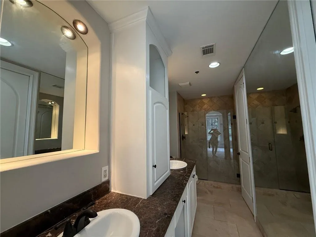 2255 Peachtree Road Ne Unit 322, Atlanta, Georgia 30309, 1 Bedroom Bedrooms, ,1 BathroomBathrooms,Residential,For Sale,2255 Peachtree Road Ne Unit 322,7633688