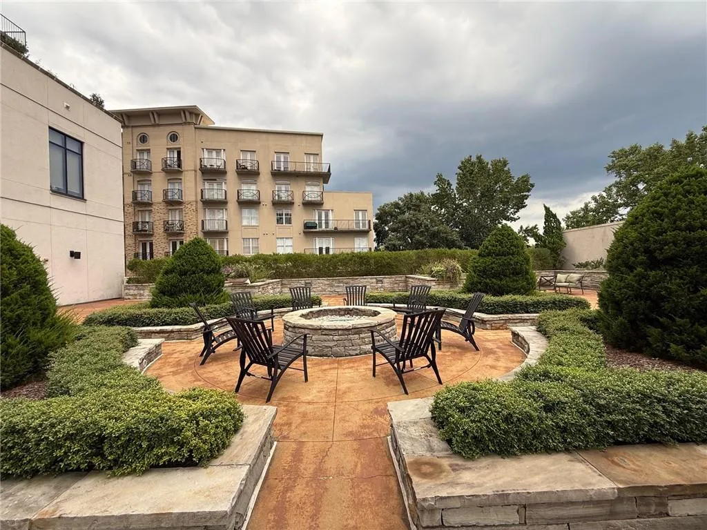2255 Peachtree Road Ne Unit 322, Atlanta, Georgia 30309, 1 Bedroom Bedrooms, ,1 BathroomBathrooms,Residential,For Sale,2255 Peachtree Road Ne Unit 322,7633688