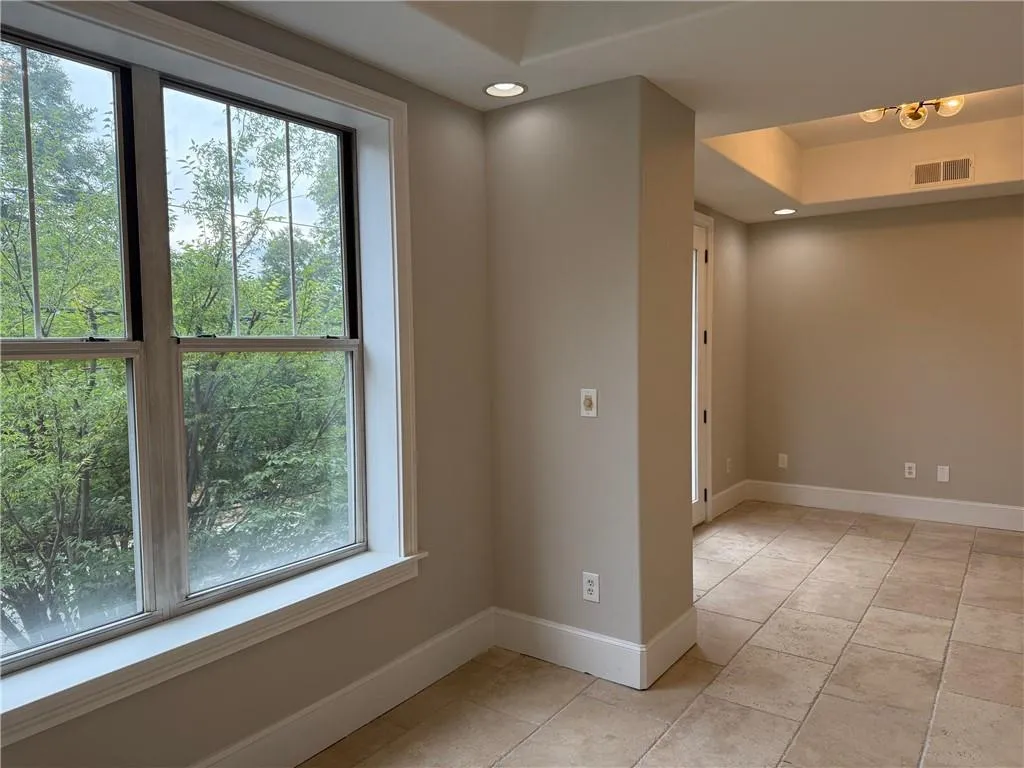 2255 Peachtree Road Ne Unit 322, Atlanta, Georgia 30309, 1 Bedroom Bedrooms, ,1 BathroomBathrooms,Residential,For Sale,2255 Peachtree Road Ne Unit 322,7633688