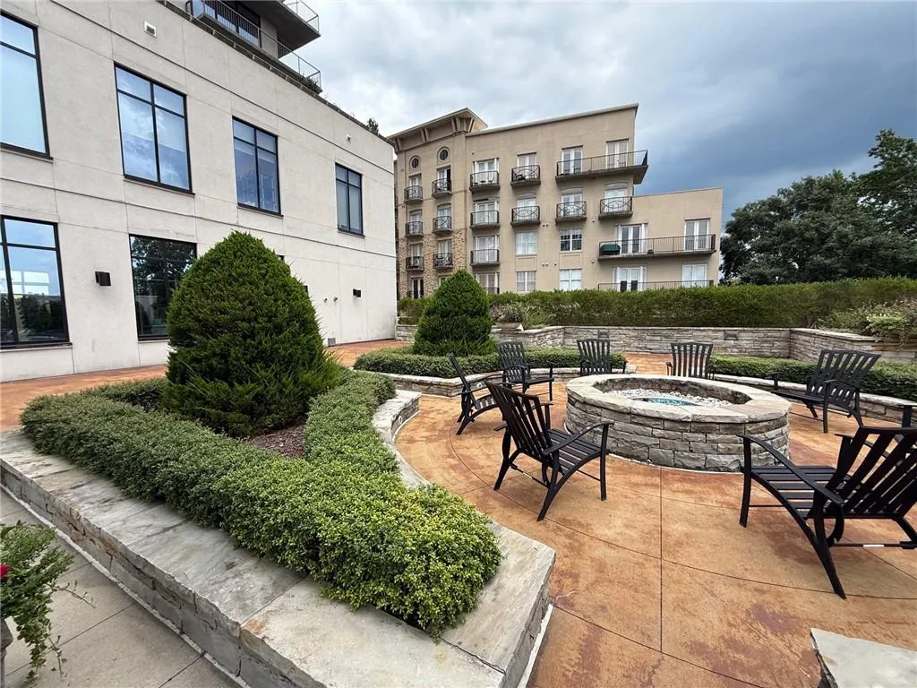 2255 Peachtree Road Ne Unit 322, Atlanta, Georgia 30309, 1 Bedroom Bedrooms, ,1 BathroomBathrooms,Residential,For Sale,2255 Peachtree Road Ne Unit 322,7633688