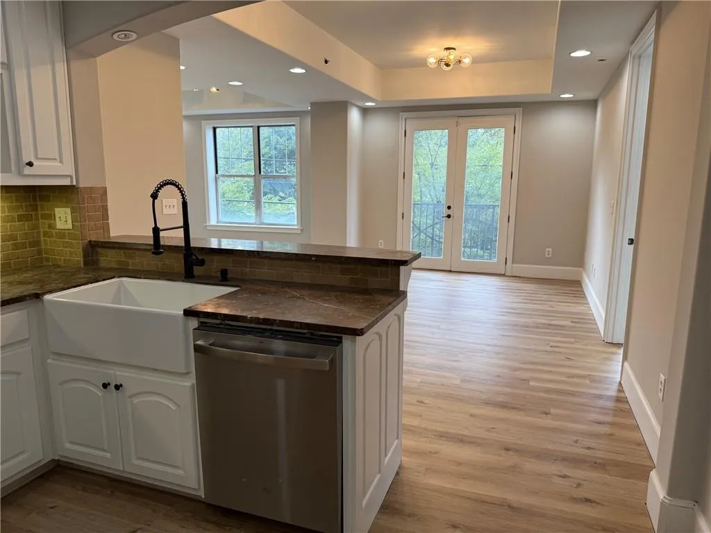 2255 Peachtree Road Ne Unit 322, Atlanta, Georgia 30309, 1 Bedroom Bedrooms, ,1 BathroomBathrooms,Residential,For Sale,2255 Peachtree Road Ne Unit 322,7633688