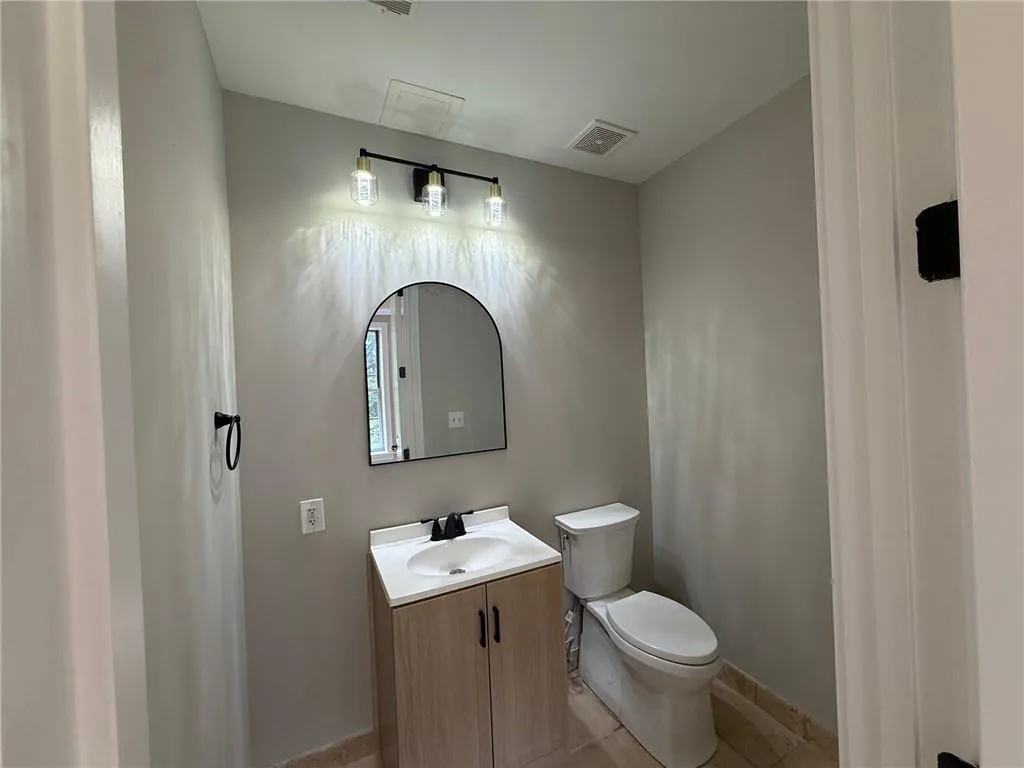 2255 Peachtree Road Ne Unit 322, Atlanta, Georgia 30309, 1 Bedroom Bedrooms, ,1 BathroomBathrooms,Residential,For Sale,2255 Peachtree Road Ne Unit 322,7633688