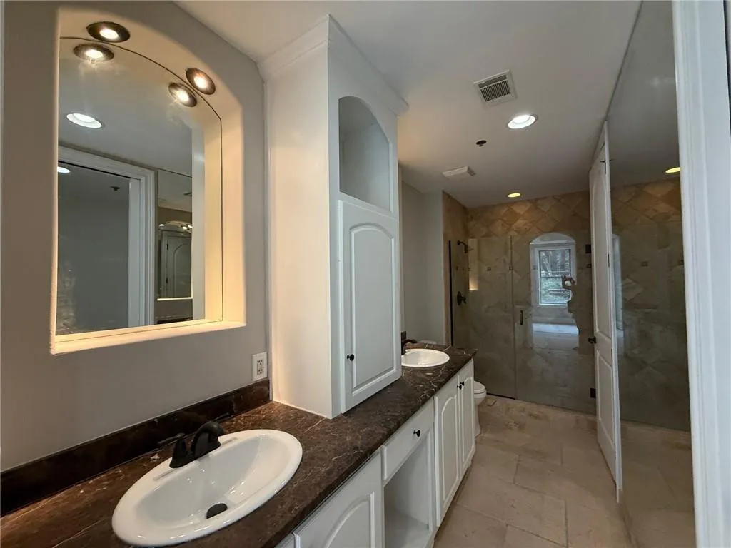 2255 Peachtree Road Ne Unit 322, Atlanta, Georgia 30309, 1 Bedroom Bedrooms, ,1 BathroomBathrooms,Residential,For Sale,2255 Peachtree Road Ne Unit 322,7633688