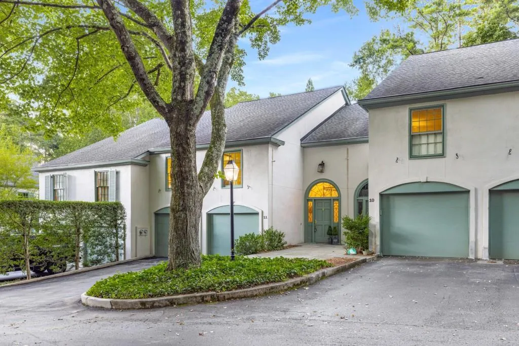 650 Moores Mill Road Nw Unit 11, Atlanta, Georgia 30327, 3 Bedrooms Bedrooms, ,2 BathroomsBathrooms,Residential,For Sale,650 Moores Mill Road Nw Unit 11,7637409