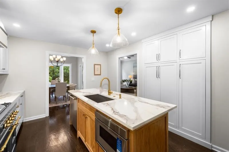 650 Moores Mill Road Nw Unit 11, Atlanta, Georgia 30327, 3 Bedrooms Bedrooms, ,2 BathroomsBathrooms,Residential,For Sale,650 Moores Mill Road Nw Unit 11,7637409