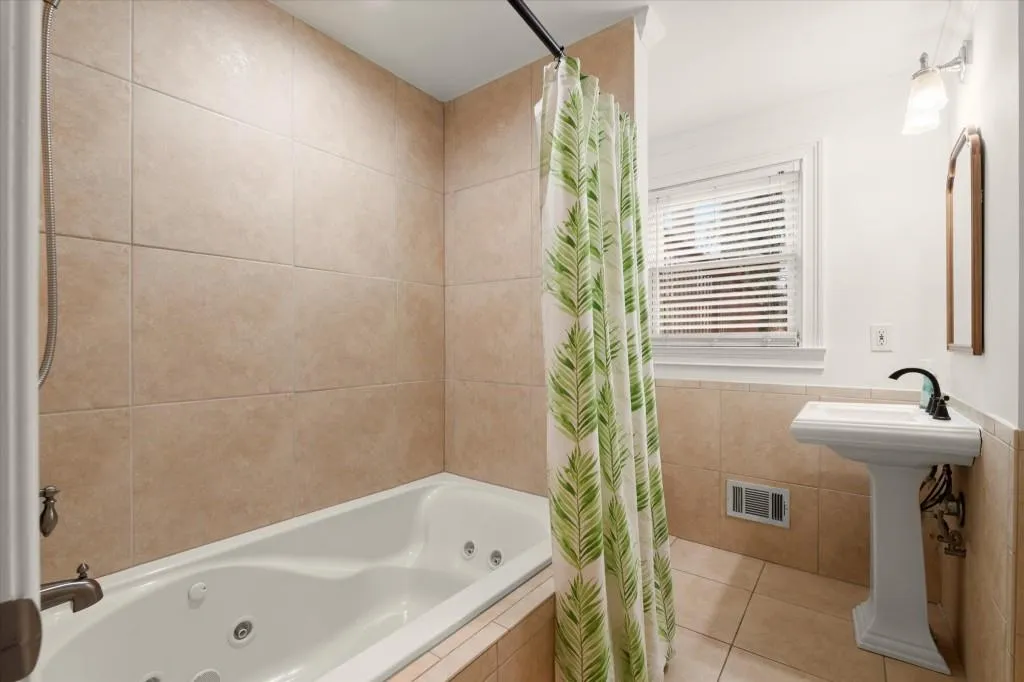 5650 Colton Drive, Sandy Springs, Georgia 30342, 3 Bedrooms Bedrooms, ,2 BathroomsBathrooms,Residential,For Sale,5650 Colton Drive,7701267