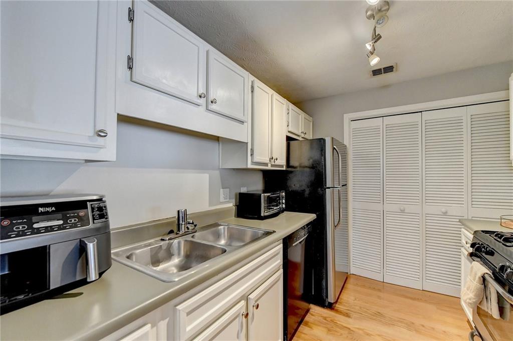 207 Gettysburg Place, Sandy Springs, Georgia 30350, 2 Bedrooms Bedrooms, ,2 BathroomsBathrooms,Residential,Sold,207 Gettysburg Place,7343227