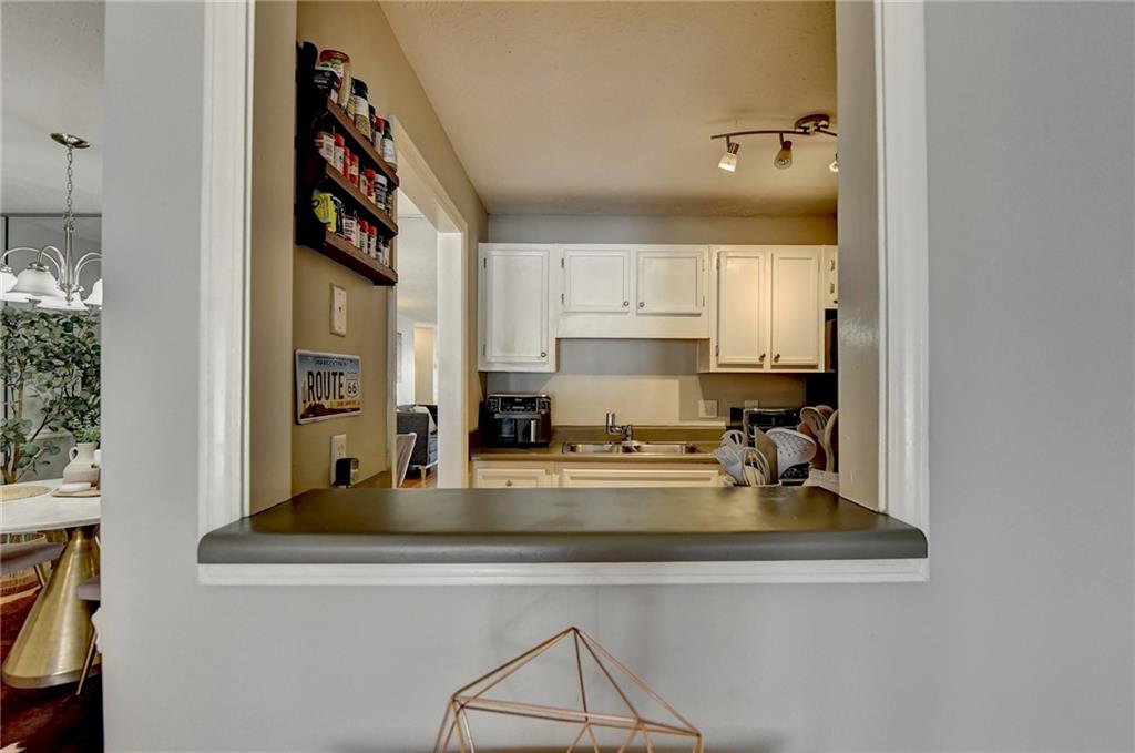 Kitchen passthrough to great room