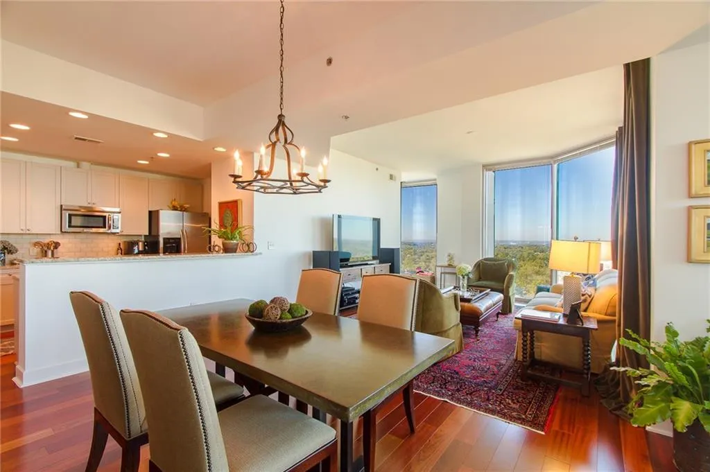 2795 Peachtree Road Ne Unit 2001, Atlanta, Georgia 30305, 2 Bedrooms Bedrooms, ,2 BathroomsBathrooms,Residential,Sold,2795 Peachtree Road Ne Unit 2001,5610716