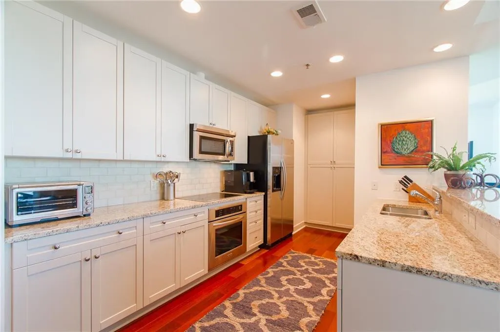 2795 Peachtree Road Ne Unit 2001, Atlanta, Georgia 30305, 2 Bedrooms Bedrooms, ,2 BathroomsBathrooms,Residential,Sold,2795 Peachtree Road Ne Unit 2001,5610716