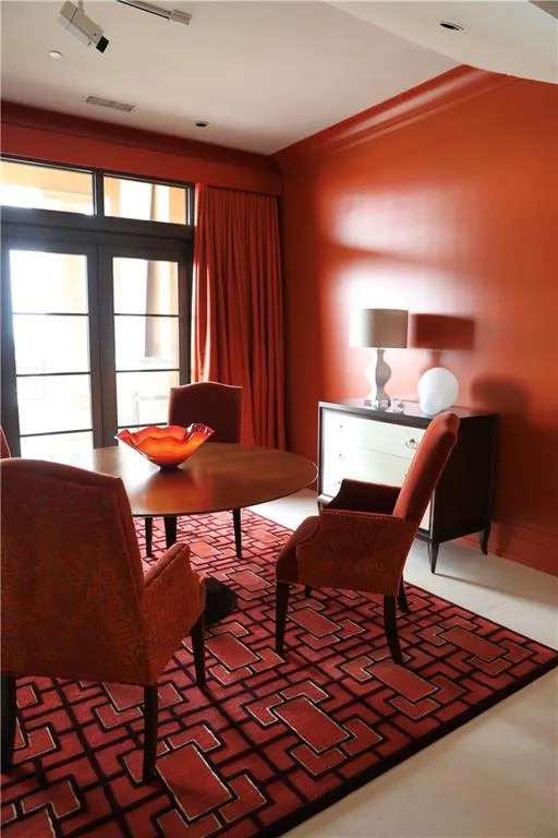 Dining space with ornamental molding