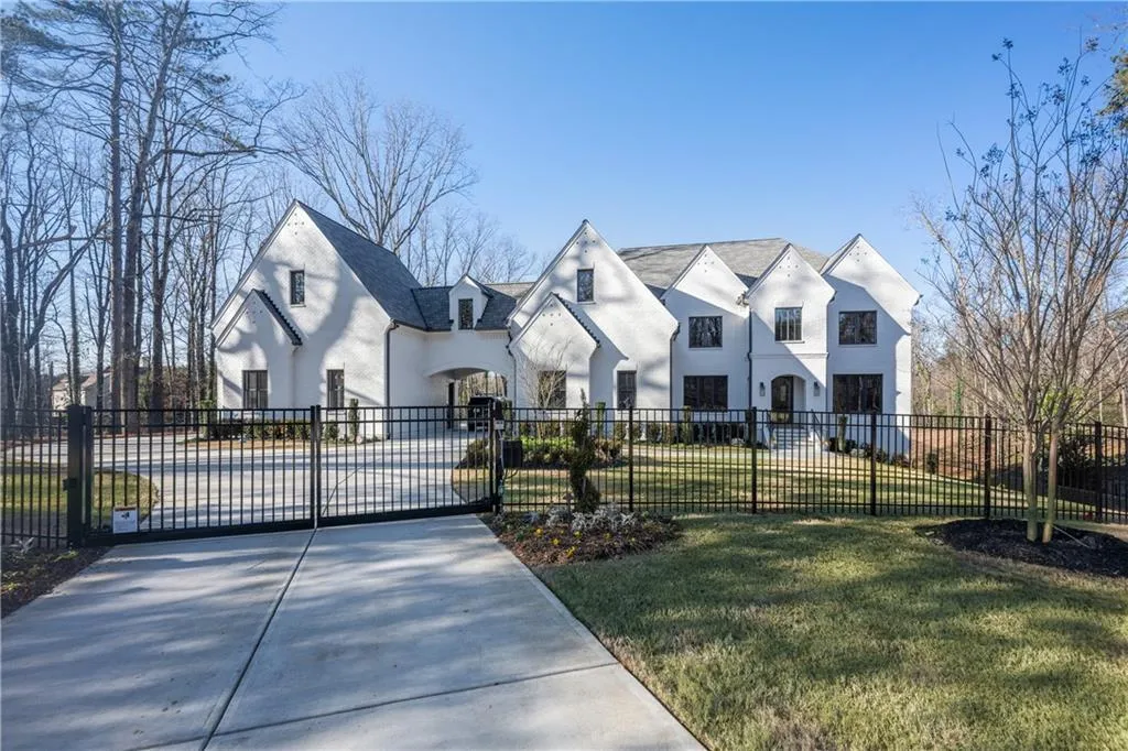 5720 Riverside Drive, Atlanta, Georgia 30327, 7 Bedrooms Bedrooms, ,7 BathroomsBathrooms,Residential,Sold,5720 Riverside Drive,6826879