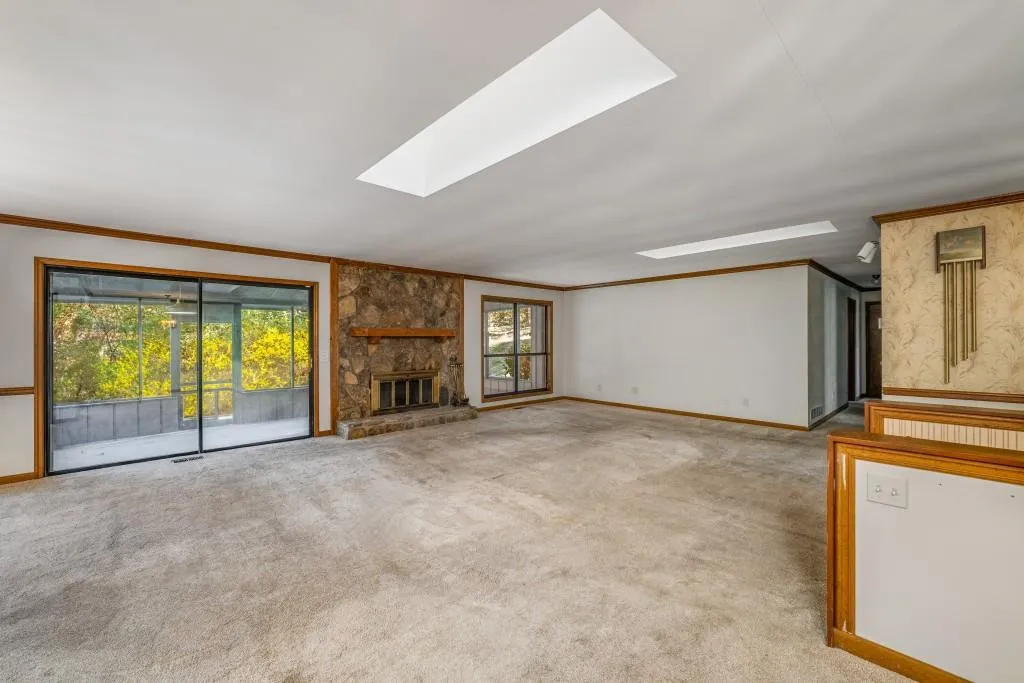 360 W Spalding Drive, Atlanta, Georgia 30328, 3 Bedrooms Bedrooms, ,2 BathroomsBathrooms,Residential,Sold,360 W Spalding Drive,7542239